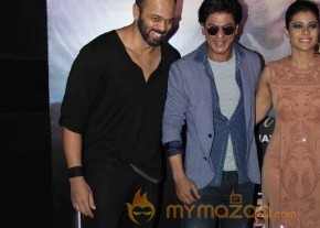 SRK And Kajol At Sneak Preview Show Of Dilwale photo 38