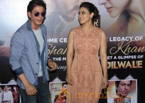 SRK And Kajol At Sneak Preview Show Of Dilwale photo 25