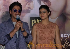 SRK And Kajol At Sneak Preview Show Of Dilwale photo 23