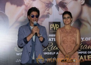SRK And Kajol At Sneak Preview Show Of Dilwale photo 36