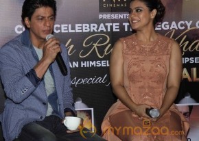 SRK And Kajol At Sneak Preview Show Of Dilwale photo 32
