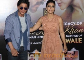 SRK And Kajol At Sneak Preview Show Of Dilwale photo 33