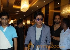 SRK And Kajol At Sneak Preview Show Of Dilwale photo 6