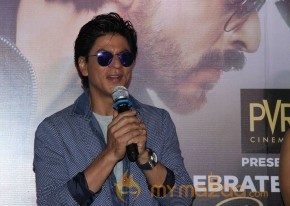SRK And Kajol At Sneak Preview Show Of Dilwale photo 28