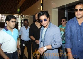 SRK And Kajol At Sneak Preview Show Of Dilwale photo 13