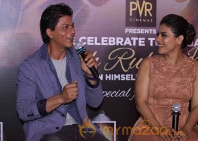 SRK And Kajol At Sneak Preview Show Of Dilwale photo 24