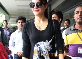 Celebrities Spotted at Airport Photos  photo 10