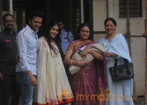Ritesh Deshmukh- Genelia snapped with Baby Boy  photo 2