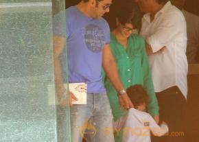 Salman Khan Snapped Photos on the eve of Rakhi  photo 24