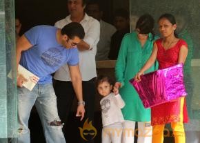 Salman Khan Snapped Photos on the eve of Rakhi  photo 31
