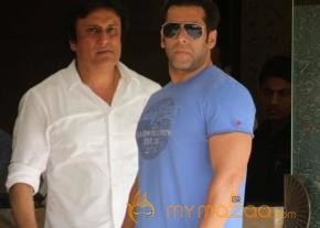 Salman Khan Snapped Photos on the eve of Rakhi  photo 29