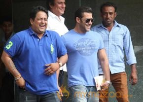 Salman Khan Snapped Photos on the eve of Rakhi  photo 15