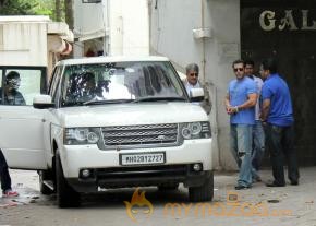 Salman Khan Snapped Photos on the eve of Rakhi  photo 19
