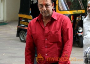 Sanjay Dutt spotted at his home - photos 