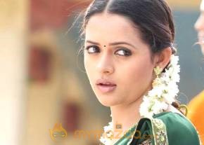 Bhavana Cute and Hot Gallery photo 7