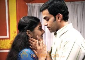 Puthiya Mugham Movie Stills photo 19