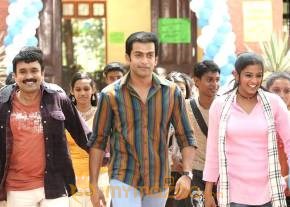Puthiya Mugham Movie Stills photo 14