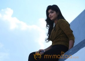 Actress Naina Sarvaar Latest Stills photo 19