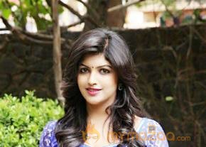 Actress Naina Sarwar beautiful photos photo 2
