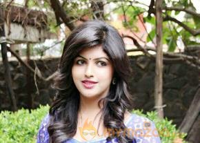 Actress Naina Sarwar beautiful photos photo 3