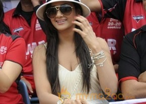 Actress Parul Yadav Hot Stills photo 7