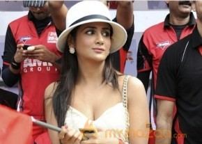 Actress Parul Yadav Hot Stills photo 3