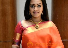 Catherine Tresa Stills photo 3