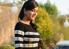 Divya Singh Hot Photos photo 14