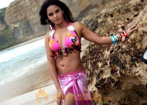 Neetu Chandra photo gallery photo 15