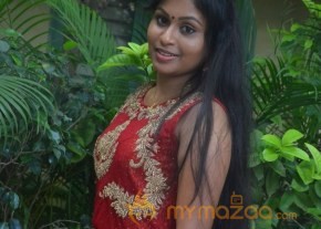 Nivedhitha Tamil Actress Stills  photo 14