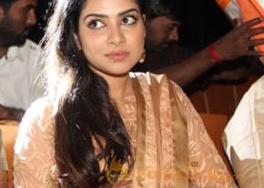 Pichaikaaran Fame Satna Titus Latest Images photo 4