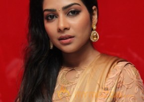Pichaikaaran Fame Satna Titus Latest Images photo 8