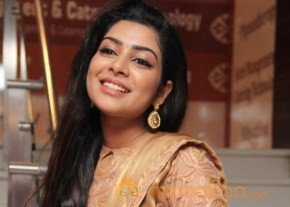 Pichaikaaran Fame Satna Titus Latest Images photo 12