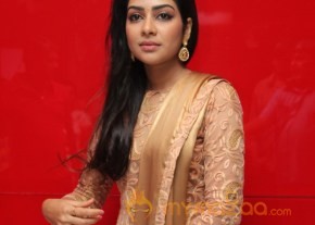 Pichaikaaran Fame Satna Titus Latest Images photo 13