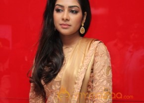 Pichaikaaran Fame Satna Titus Latest Images photo 2