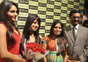 Andrea Jeremiah At Globus Store Launch Photos  photo 13