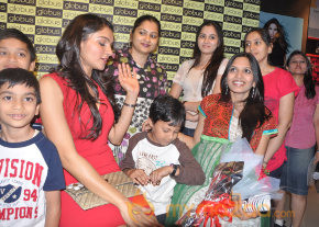 Andrea Jeremiah At Globus Store Launch Photos  photo 25