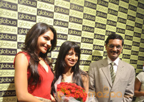 Andrea Jeremiah At Globus Store Launch Photos  photo 14