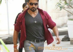 Anjaan Movie Samantha And Surya Stills photo 8