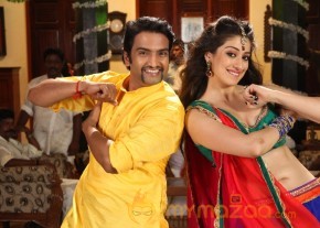 Aranmanai Movie Latest Stills photo 9