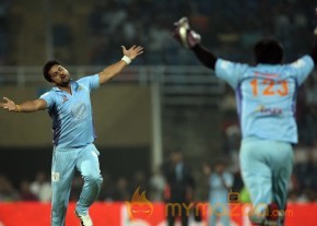 CCL 4 Veer Marathi Vs Bhojpuri Dabanggs Match Photos photo 73