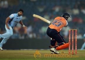 CCL 4 Veer Marathi Vs Bhojpuri Dabanggs Match Photos photo 46