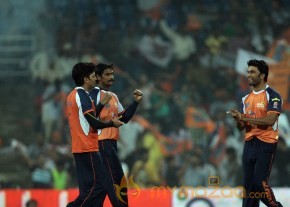 CCL 4 Veer Marathi Vs Bhojpuri Dabanggs Match Photos photo 13
