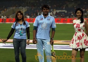CCL 4 Veer Marathi Vs Bhojpuri Dabanggs Match Photos photo 70