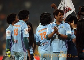 CCL 4 Veer Marathi Vs Bhojpuri Dabanggs Match Photos photo 34