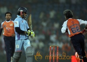CCL 4 Veer Marathi Vs Bhojpuri Dabanggs Match Photos photo 40