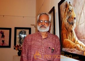 Celebrities At Painting Exbhition Photos photo 8