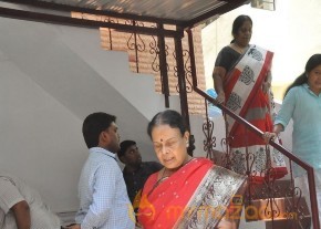 Celebrities Pay Last Respects to Actress Jyothilakshmi  photo 3