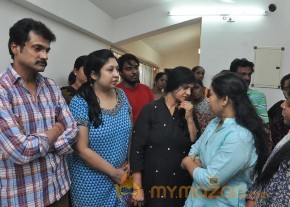 Celebrities Pay Last Respects to Actress Jyothilakshmi  photo 5