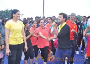 Celebs at 10 K Run Event Photos photo 89